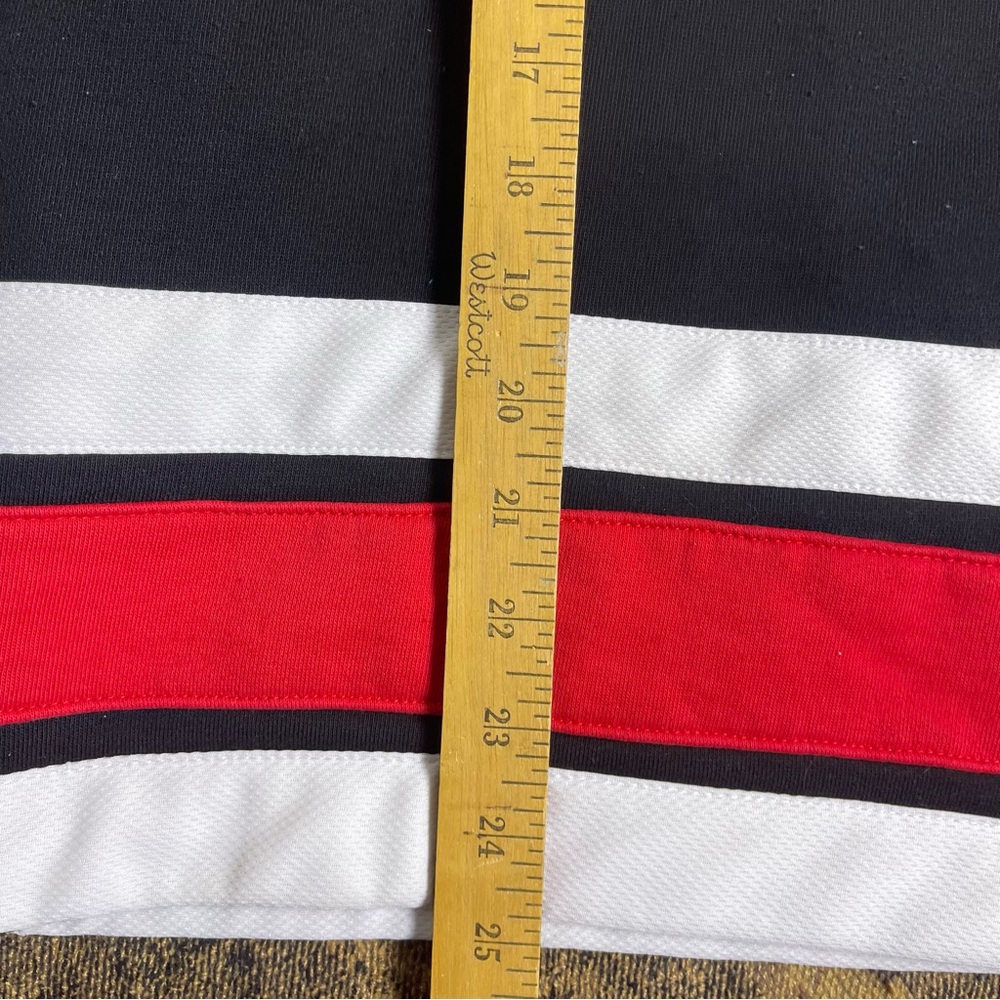 Wisconsin Badgers Hockey Red and Black Hoodie Jersey Sweatshirt Pullover - Picture 6 of 8